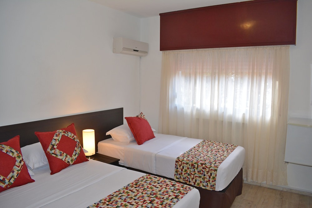 Triple Room, Multiple Beds, Non Smoking photo 1