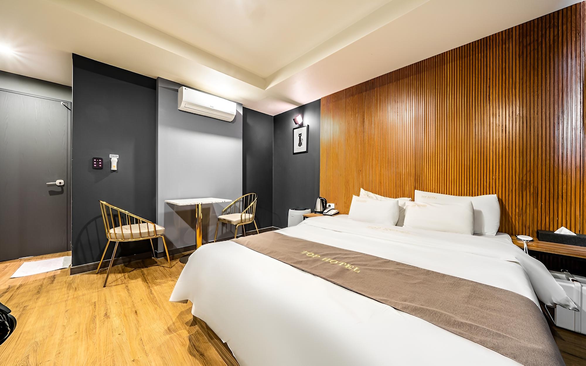 Room (Standard room B (air purifier random ) - Photo 9