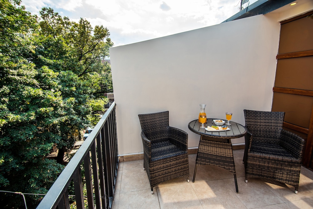 Studio Apartment with Terrace photo 2