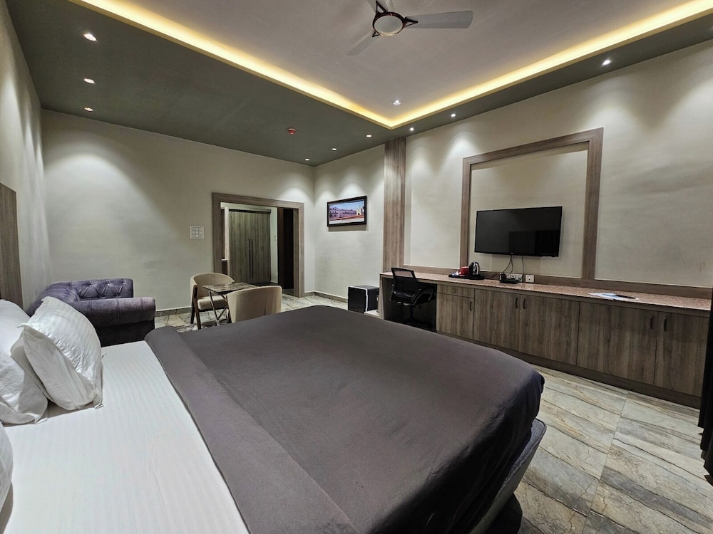 Deluxe Room, Hill View photo 3
