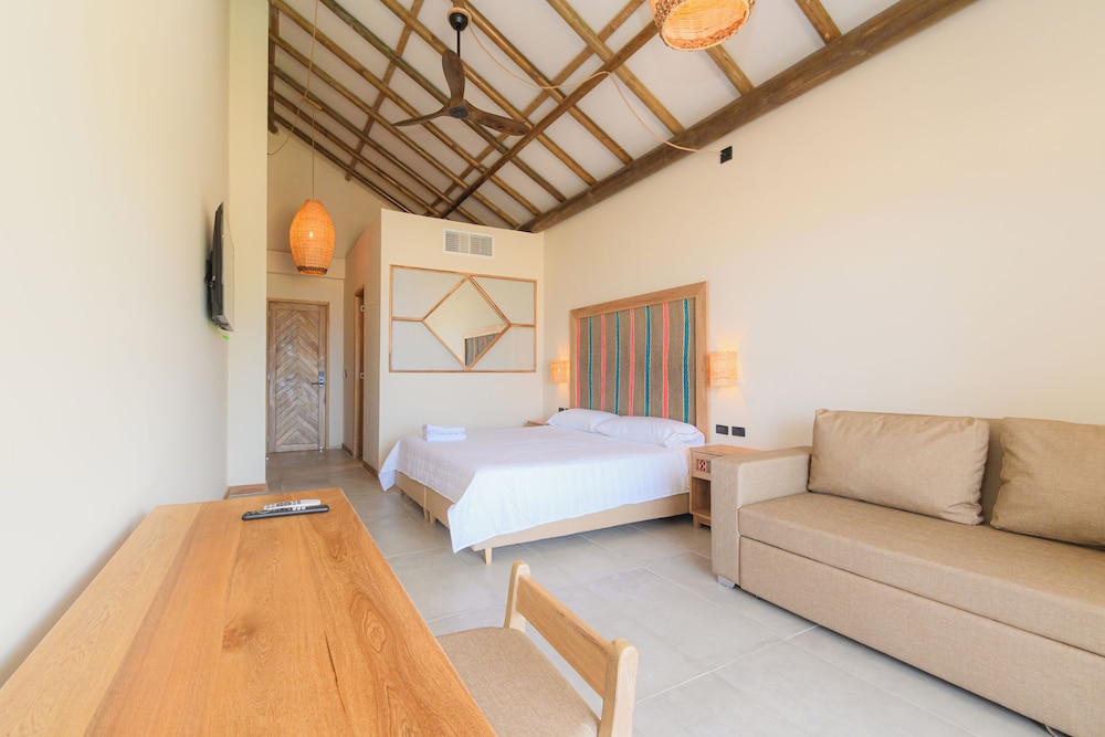 Deluxe Triple Room, 1 King Bed with Sofa bed photo 1