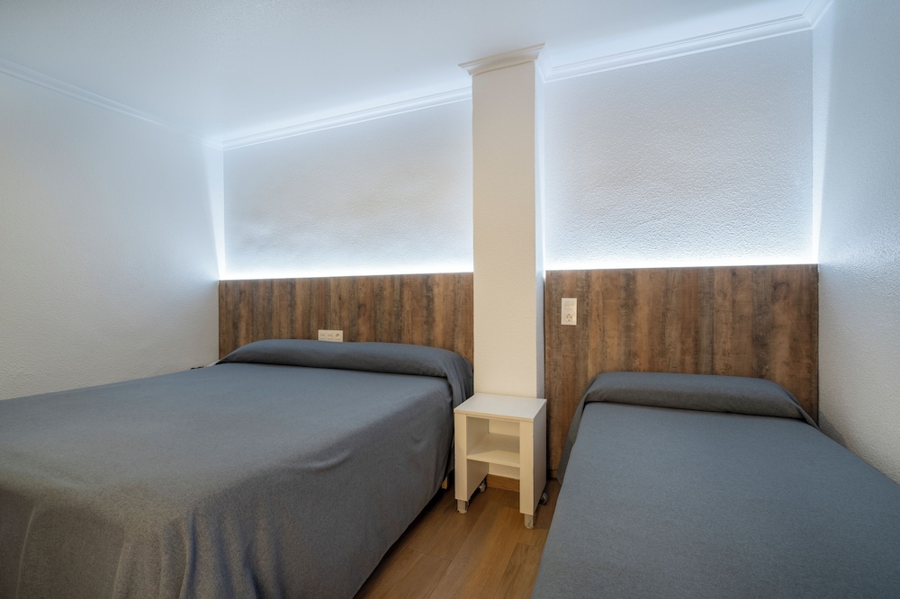 Family Triple Room, 3 Twin Beds photo 2
