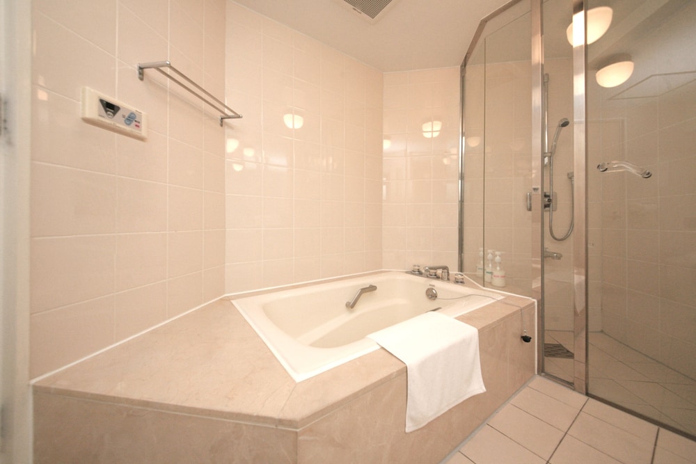 Deluxe Room, 3 Bedrooms, Non Smoking, Kitchen - Photo 22