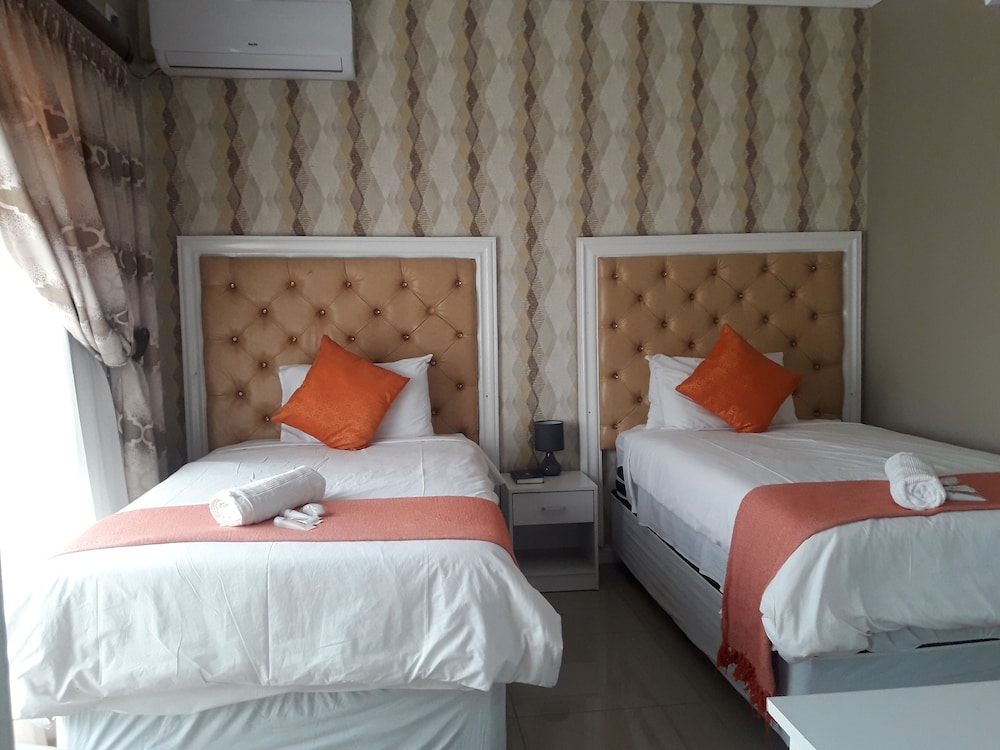 Twin Room - Photo 1