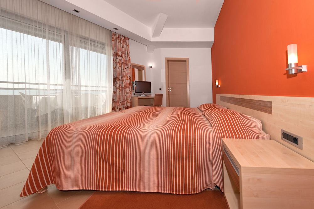 Superior Apartment, 2 Bedrooms (for 6) photo 2