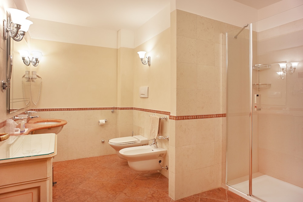 Junior Suite - Photo 13
