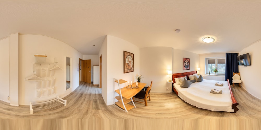 Twin Room, Private Bathroom (incl. Netflix and Nespresso) photo 2