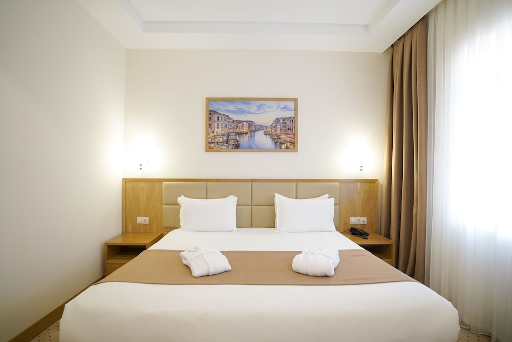 Deluxe Double or Twin Room, 1 King Bed - Photo 2