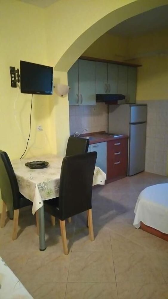 Studio (Pool - swimming pool and grill - SA2()