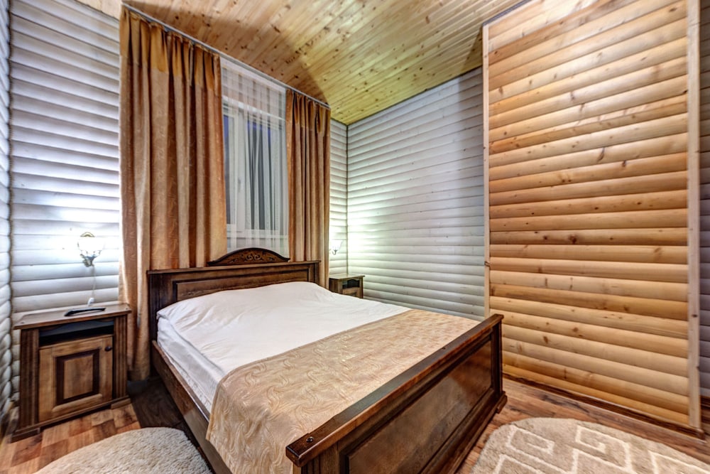 Grand Room, 1 Queen Bed