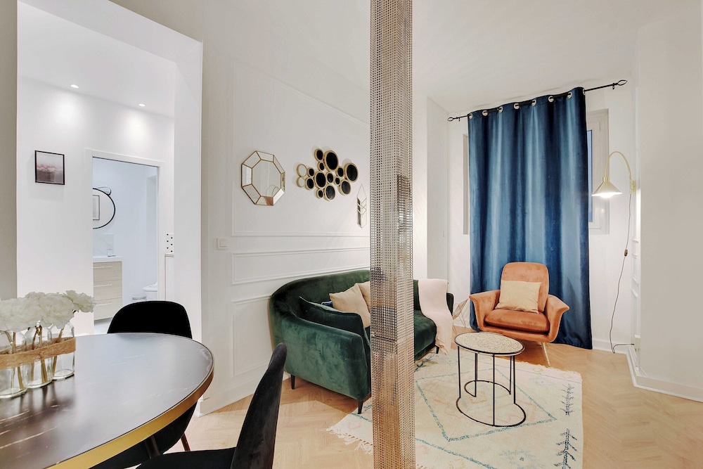 Apartment photo 2