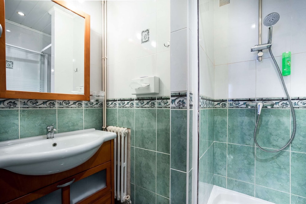 Superior Room, 1 Queen Bed, Balcony, Valley View (Larger Room) - Photo 8