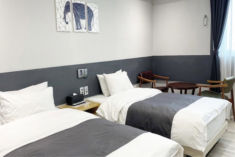 Twin Room, City View, Late Check-out photo 1