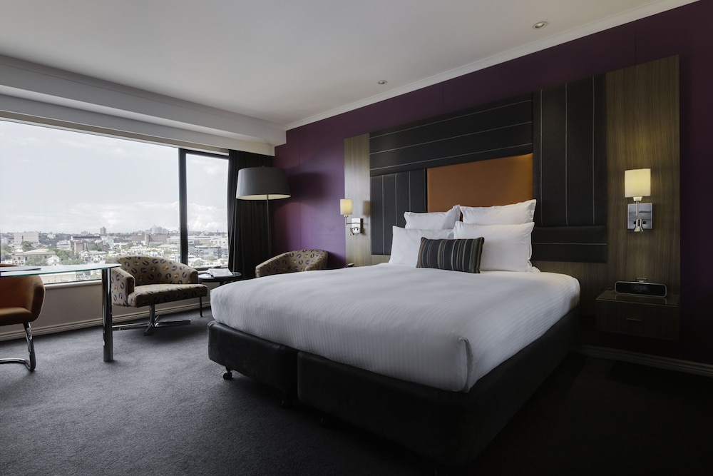 Deluxe Room, 1 Queen Bed thumbnail 5
