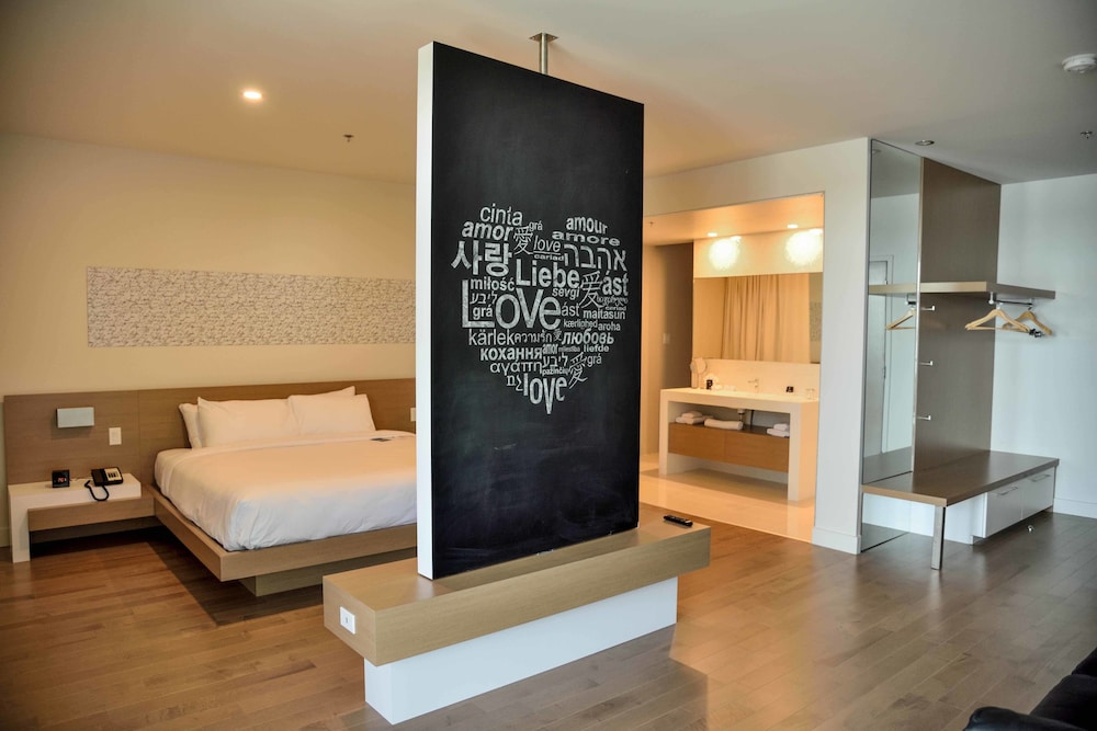 Junior Suite, 1 King Bed with Sofa bed, Golf View, photo 6