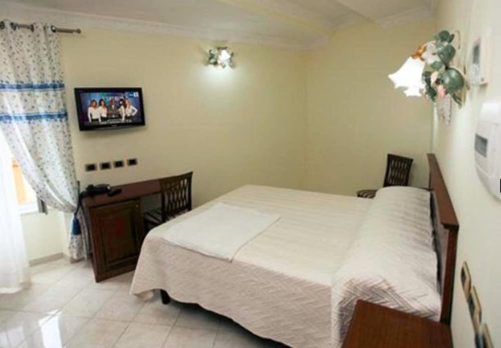 Economy Room (No elevator) photo 3