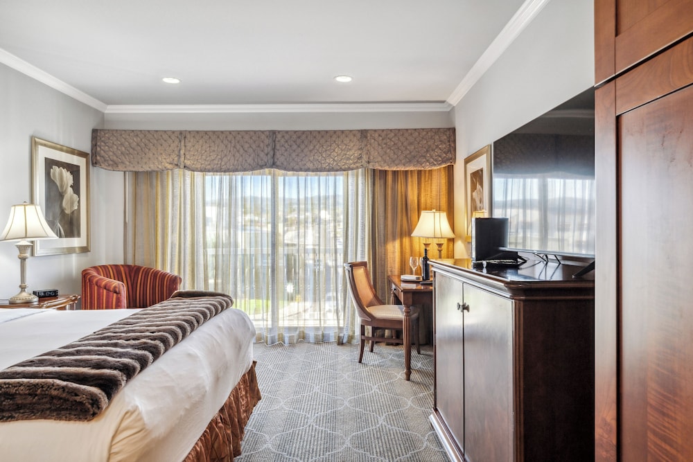 Deluxe King Room - Photo 2