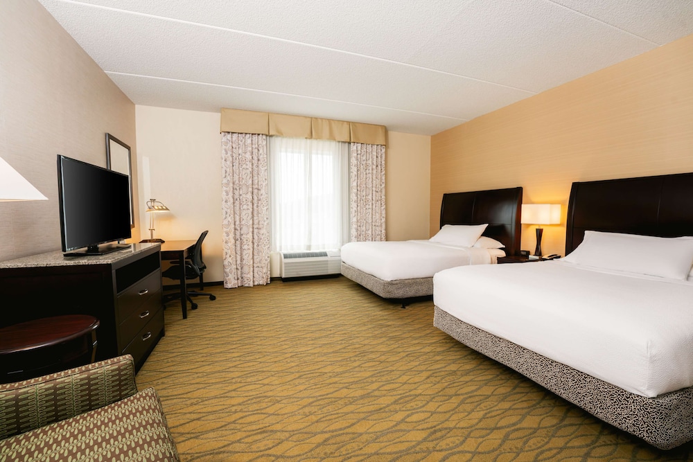 Room, 2 Queen Beds, Accessible, Bathtub photo 1