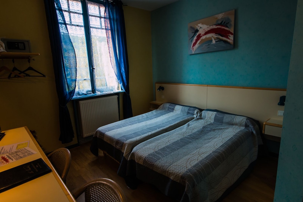 Standard Twin Room photo 2