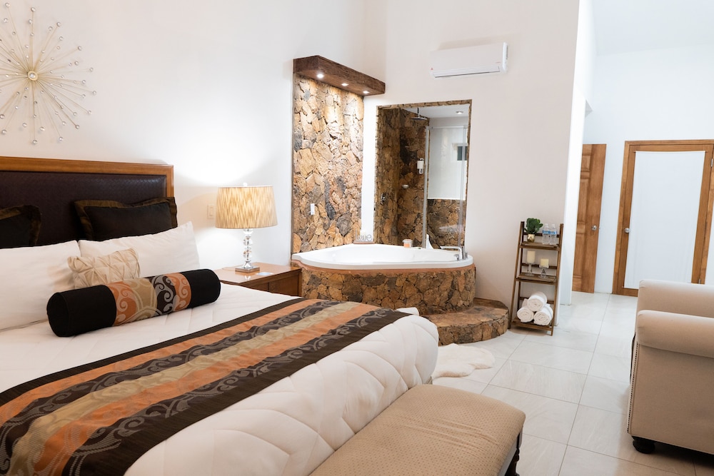 Luxury Room, Hot Tub, Mountain View photo 1