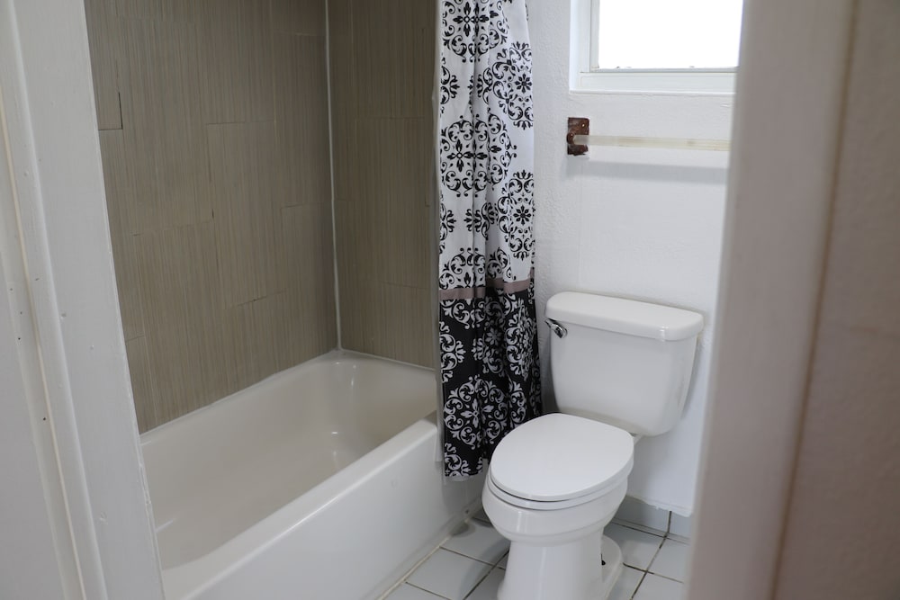 Basic Quadruple Room photo 3
