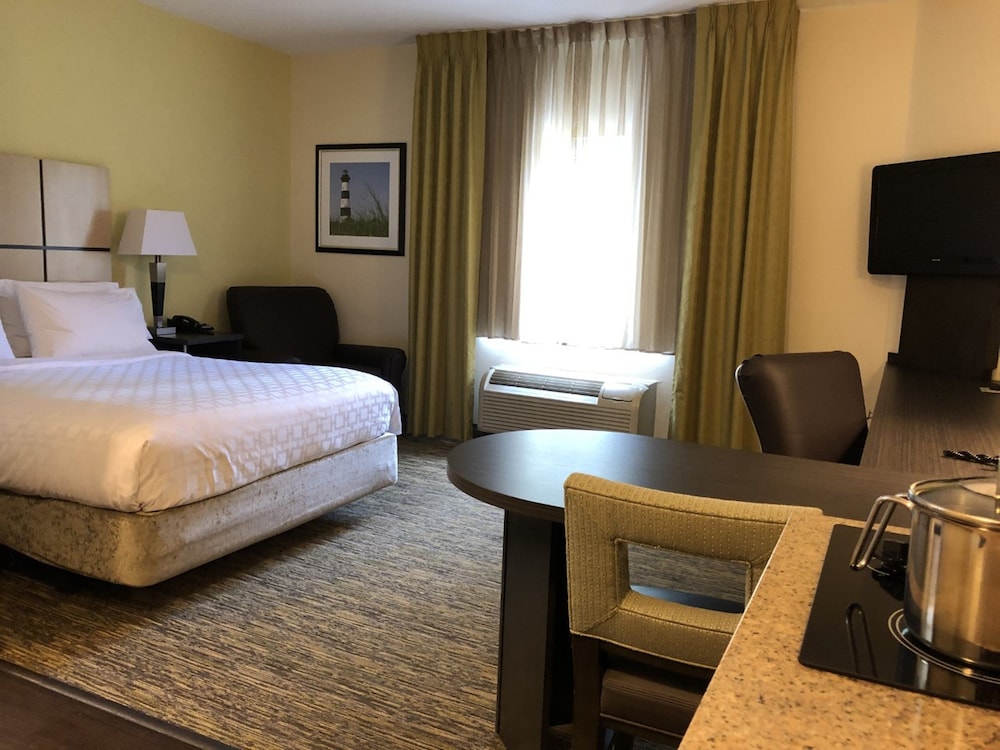 Studio Suite, 1 Queen Bed, Accessible Bathtub (Hearing) - Photo 2