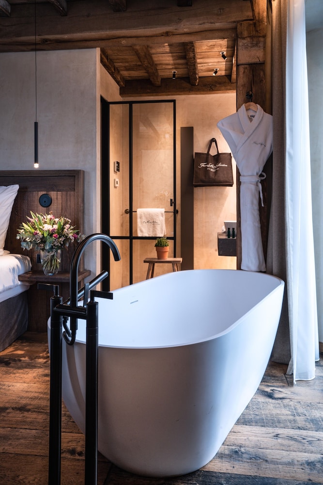 Chambre Double Luxe, baignoire, vue fleuve (Steam Shower)