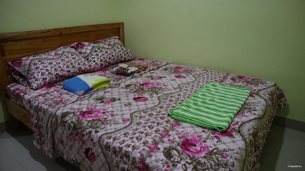 Room with 1 Queen Bed photo 1