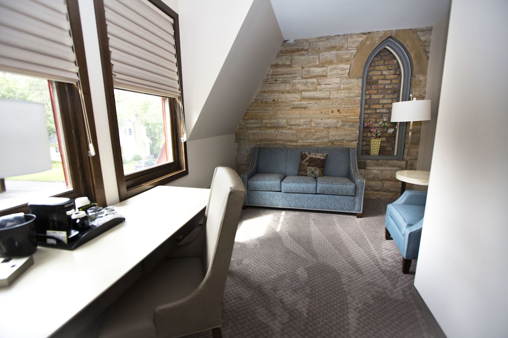 Suite, 1 King Bed with Sofa bed