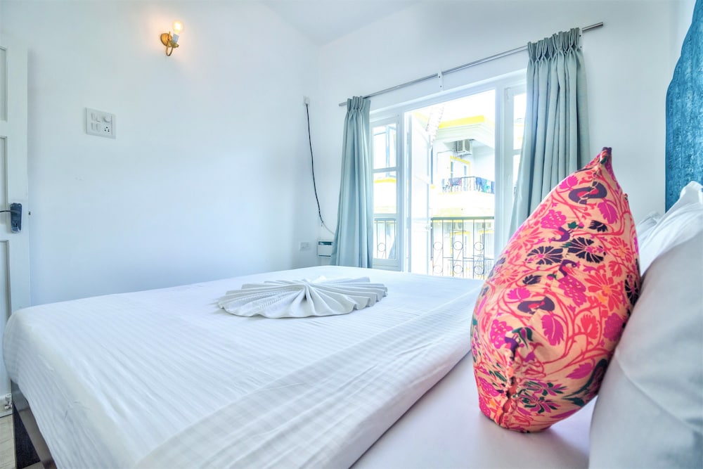 Superior Room, Pool View - Photo 15