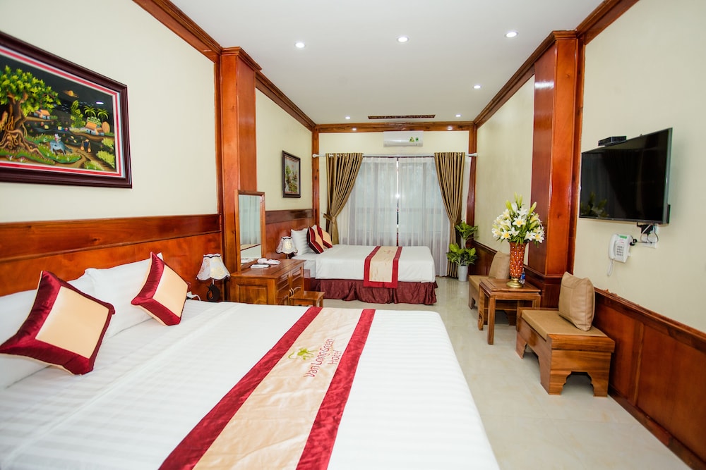 Family Room, 2 Queen Beds, Non Smoking, Mountain View