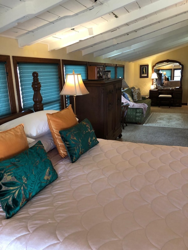 Romar Suite
