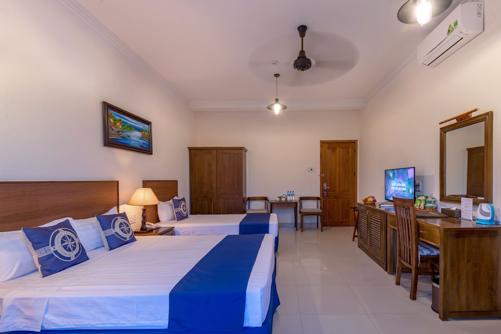 Deluxe Triple Room, 1 Bedroom, Balcony, Ocean View