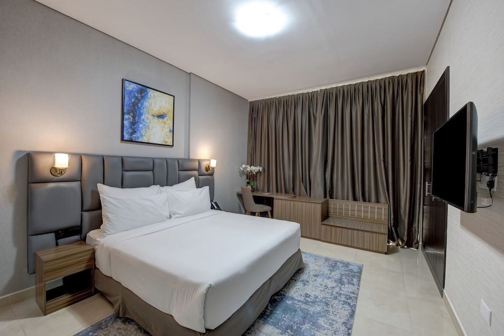 Deluxe One Bed Room Apartment With Balcony photo 2