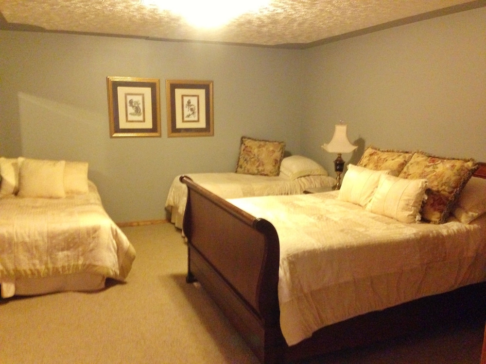 Garden Suite (Private Bath)