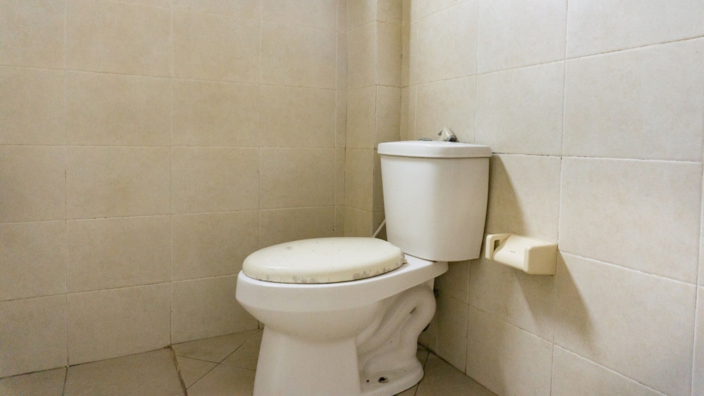 Premium Twin Room (Reddoorz) - Photo 4