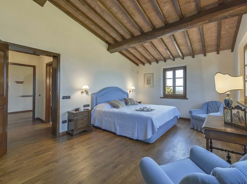 Villa photo 1