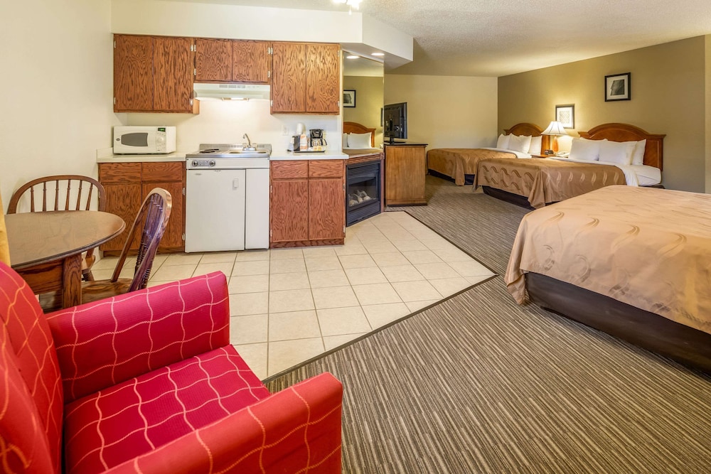 Suite, Multiple Beds, Non Smoking (Efficiency, Upgrade) - Photo 5