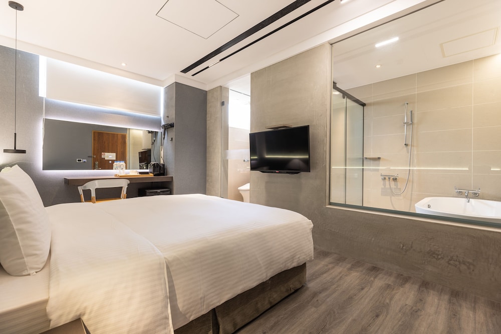 Superior Double Room, 1 Queen Bed photo 3