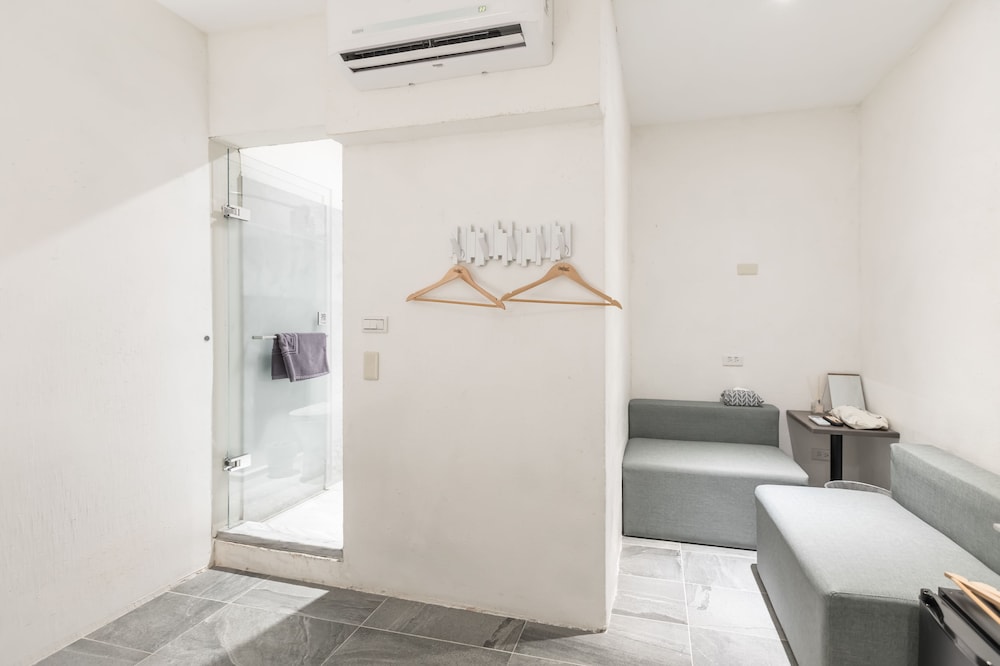 Standard Quadruple Room - Photo 10