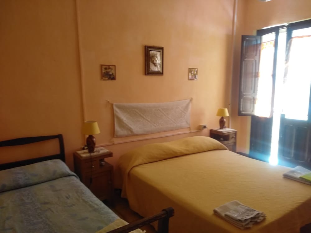 Economy Triple Room, Shared Bathroom (Liberty)