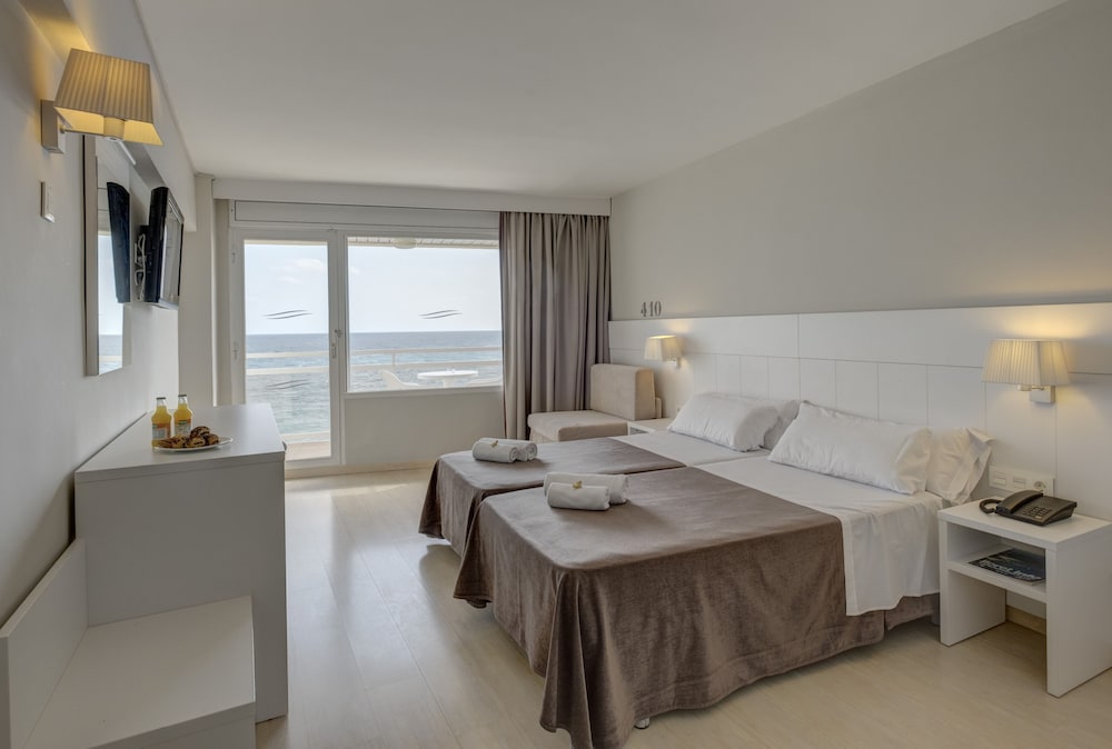 Double or Twin Room, Balcony, Sea View - Photo 3