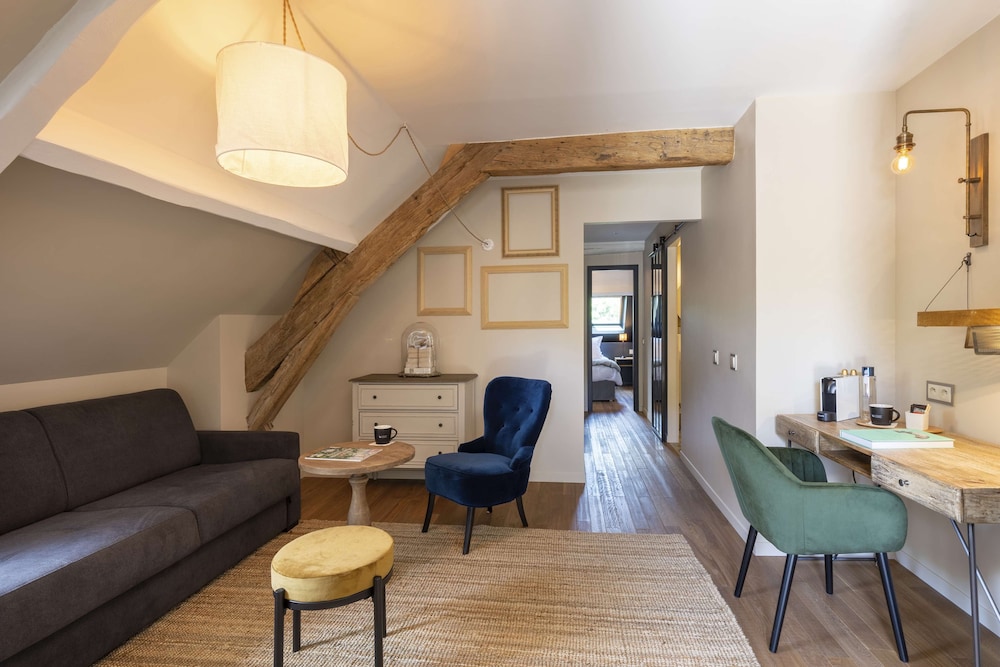 Family Room, 1 King Bed, Non Smoking (with Sofabed) - Photo 1