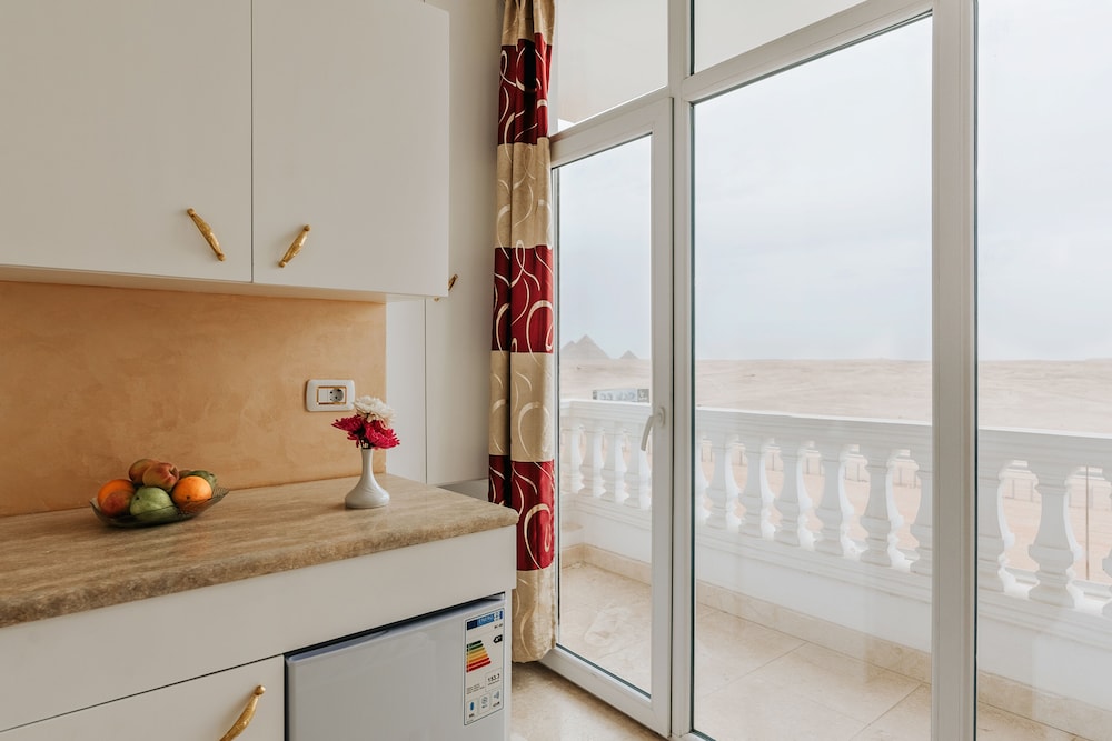 Panoramic Single Room (Single room with Pyramids view) photo 3