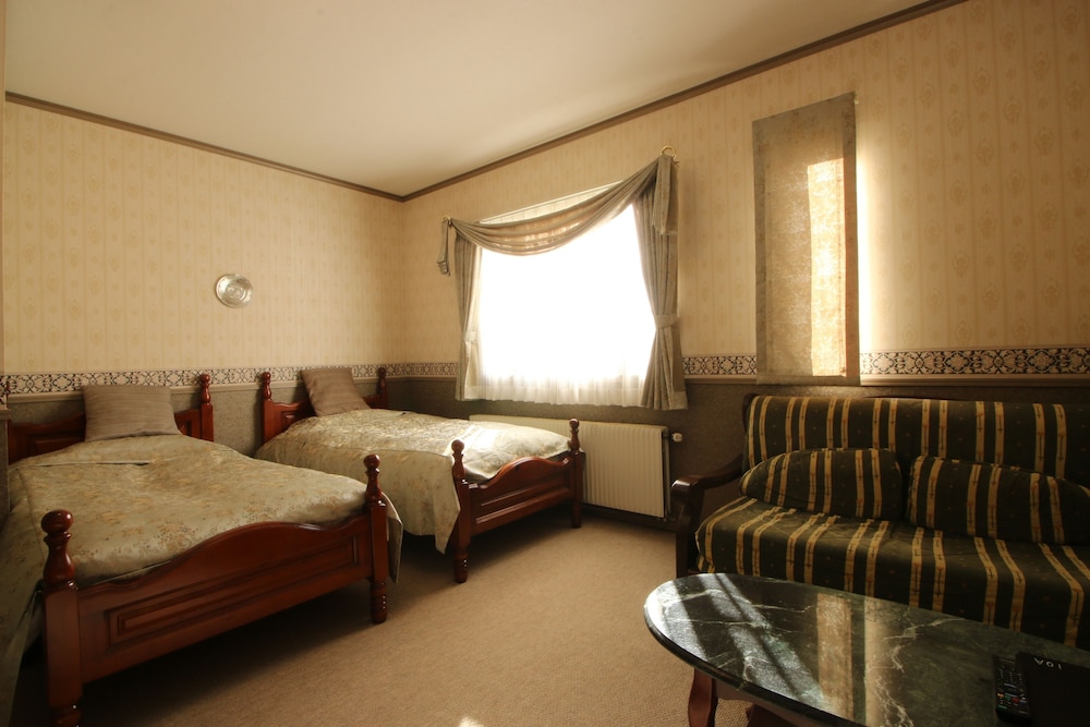 Twin Room, Non Smoking (A/B) photo 1