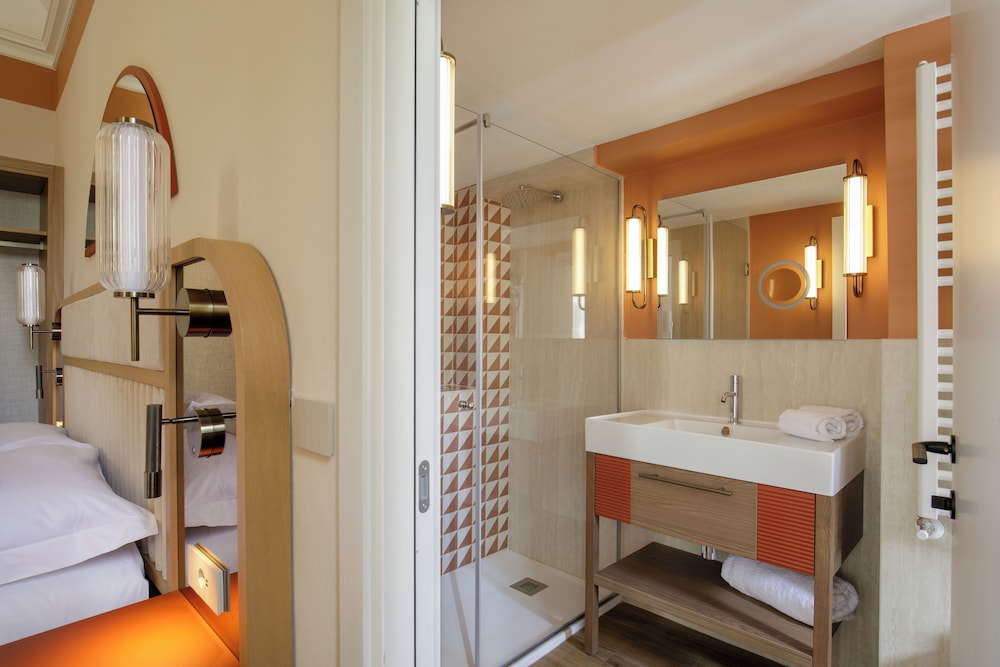 Deluxe Room, 1 King Bed