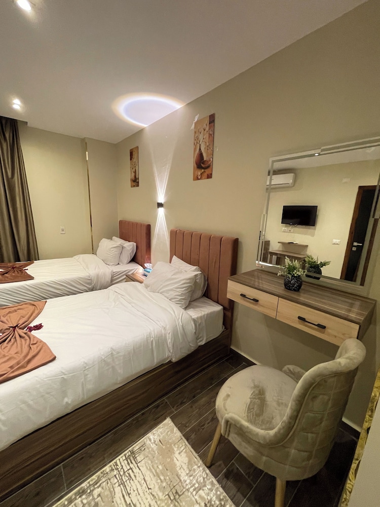 Luxury Double or Twin Room photo 2