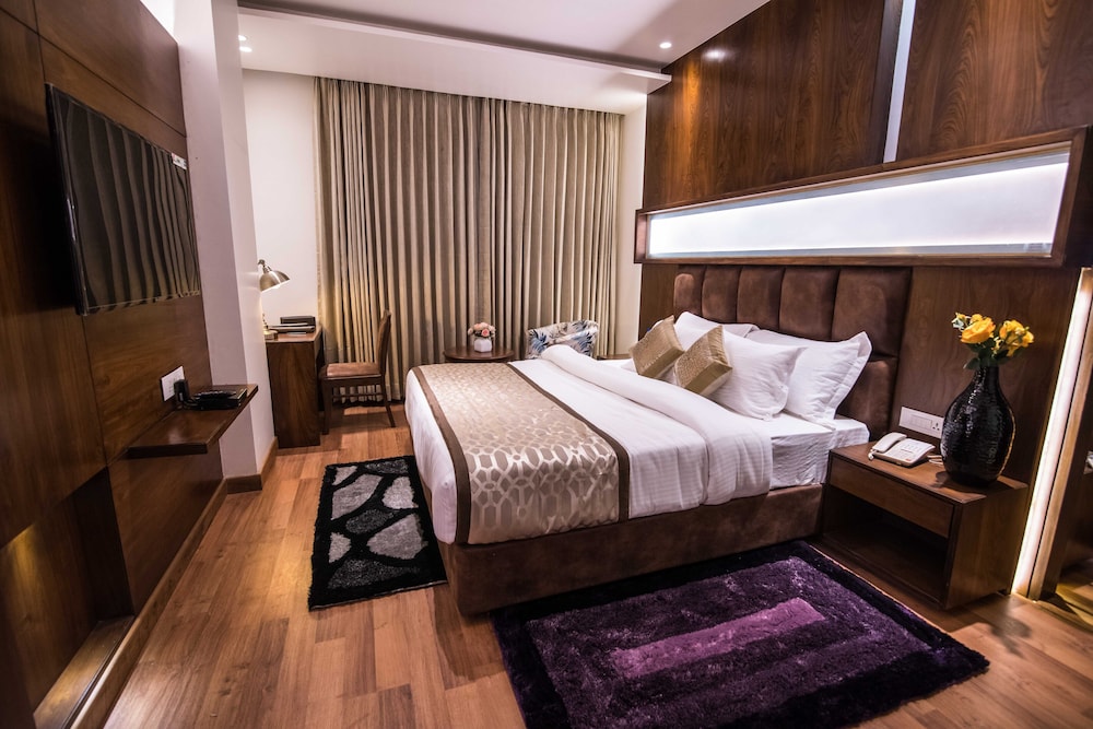 Luxury Room, Balcony - Photo 11