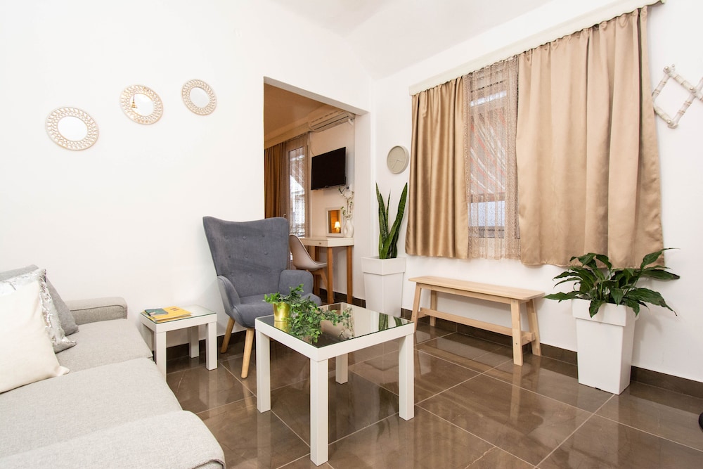 Apartment photo 1