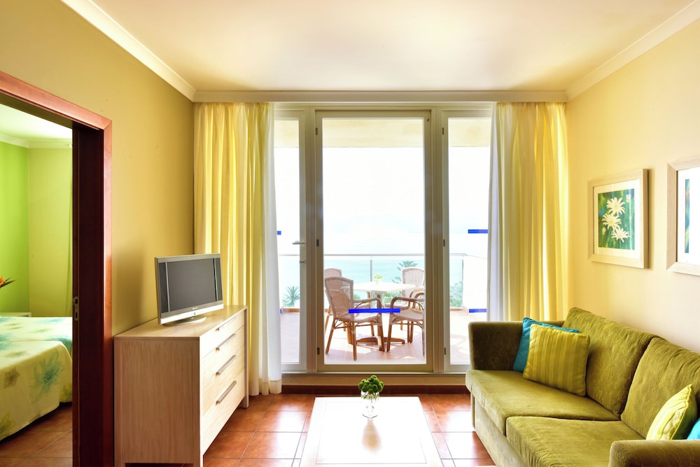 Suite, Sea View